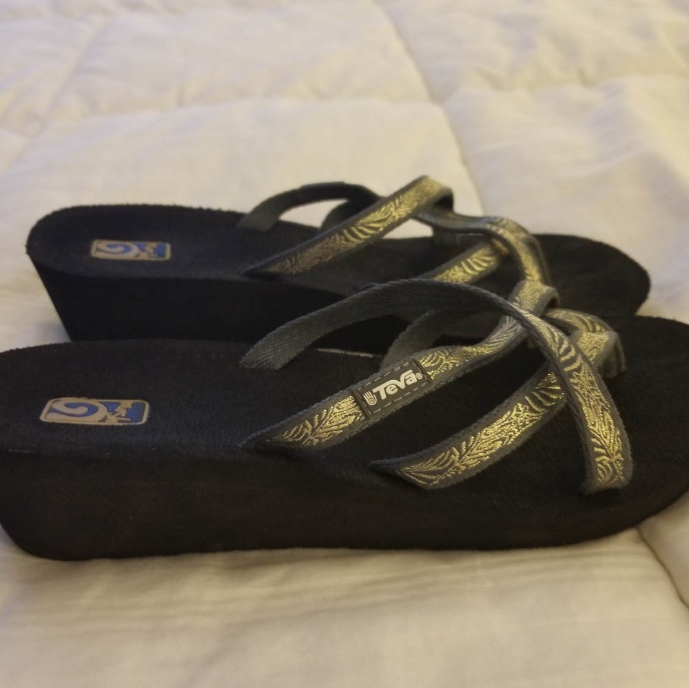 Worn once Teva Mush Mandalyn wedge sandals grey